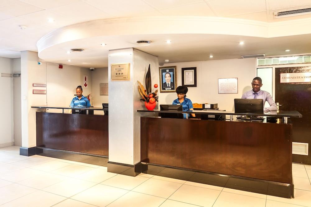 Peermont Metcourt Hotel Francistown Eksteriør bilde