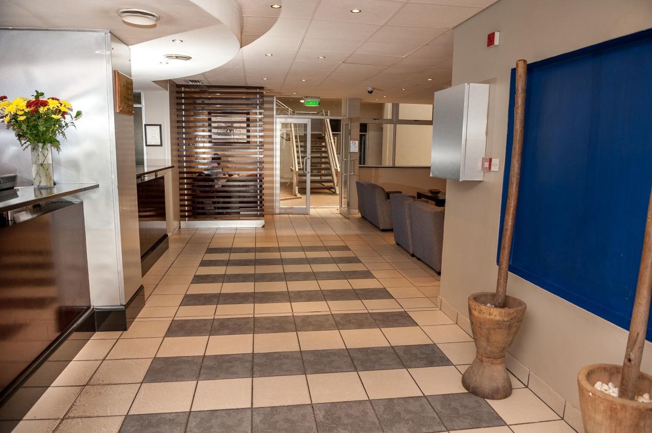 Peermont Metcourt Hotel Francistown Eksteriør bilde