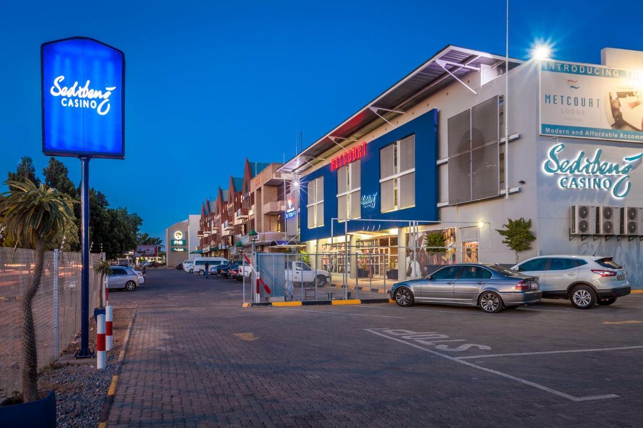Peermont Metcourt Hotel Francistown Eksteriør bilde