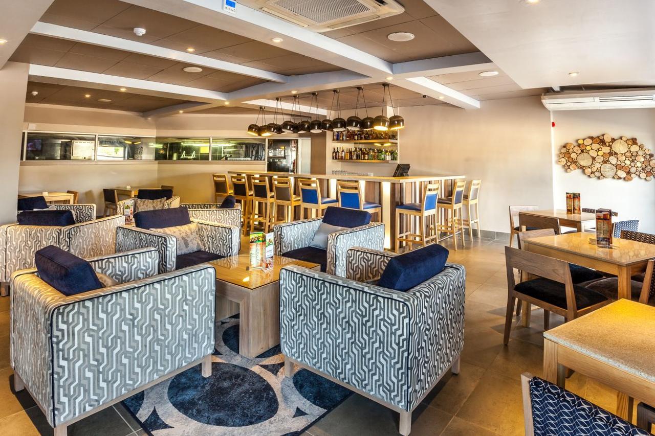 Peermont Metcourt Hotel Francistown Eksteriør bilde