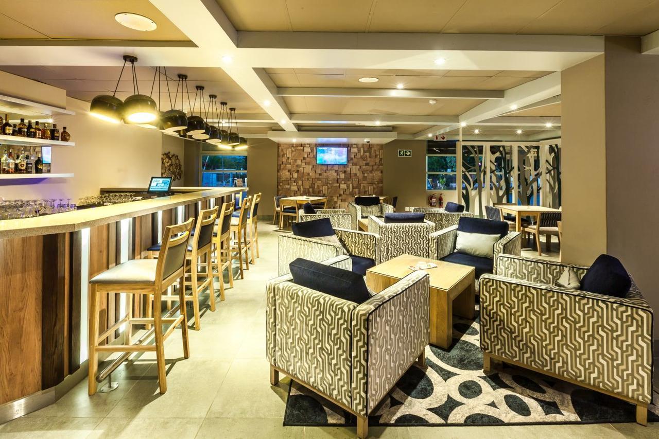 Peermont Metcourt Hotel Francistown Eksteriør bilde
