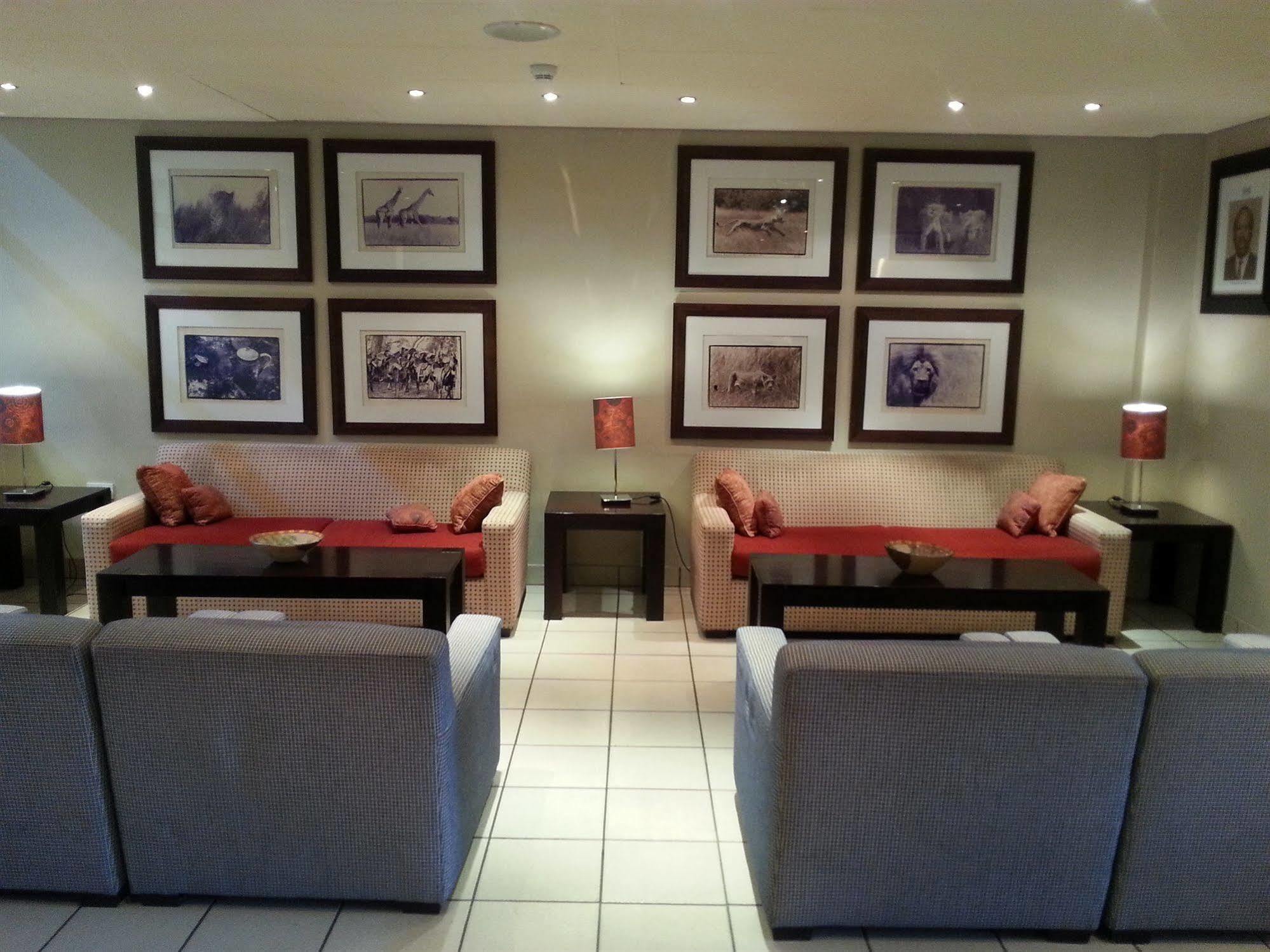 Peermont Metcourt Hotel Francistown Eksteriør bilde