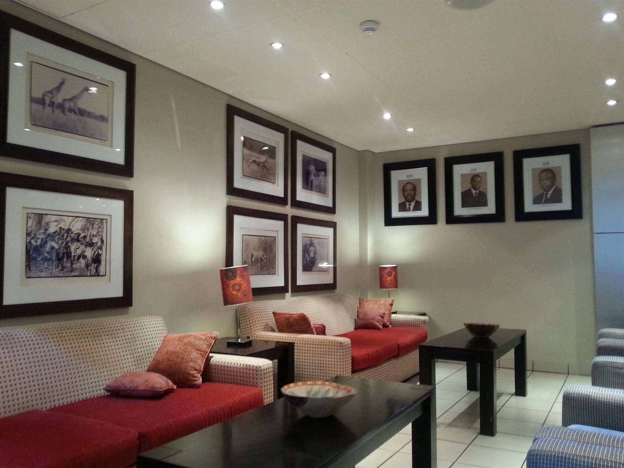 Peermont Metcourt Hotel Francistown Eksteriør bilde