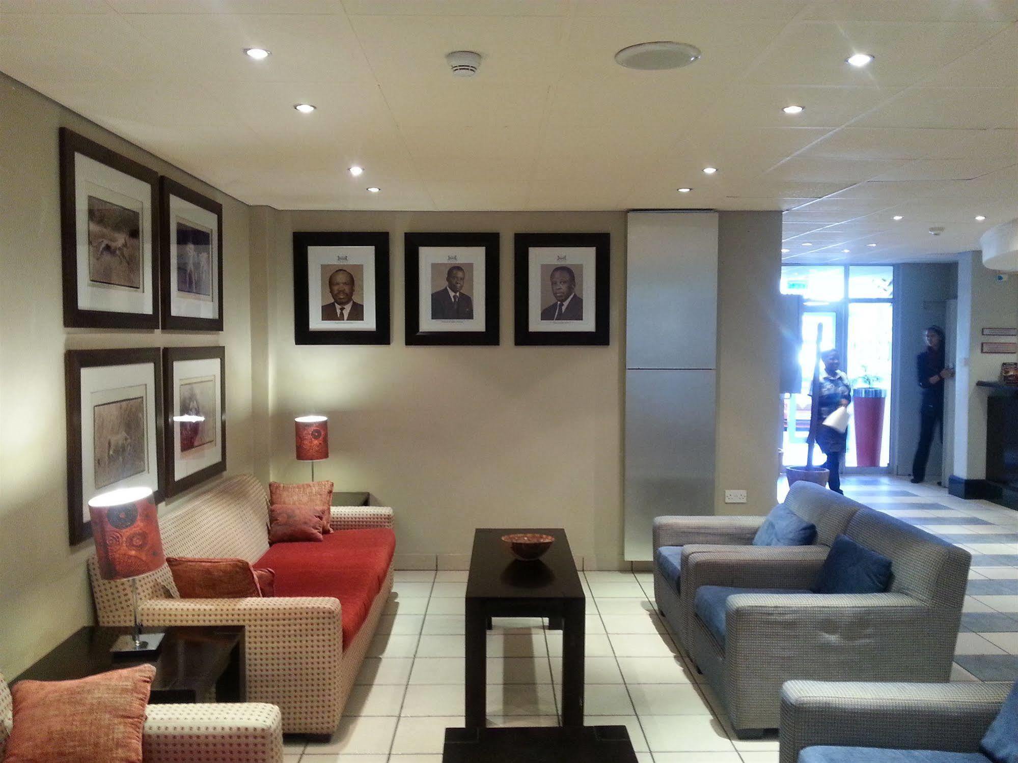 Peermont Metcourt Hotel Francistown Eksteriør bilde