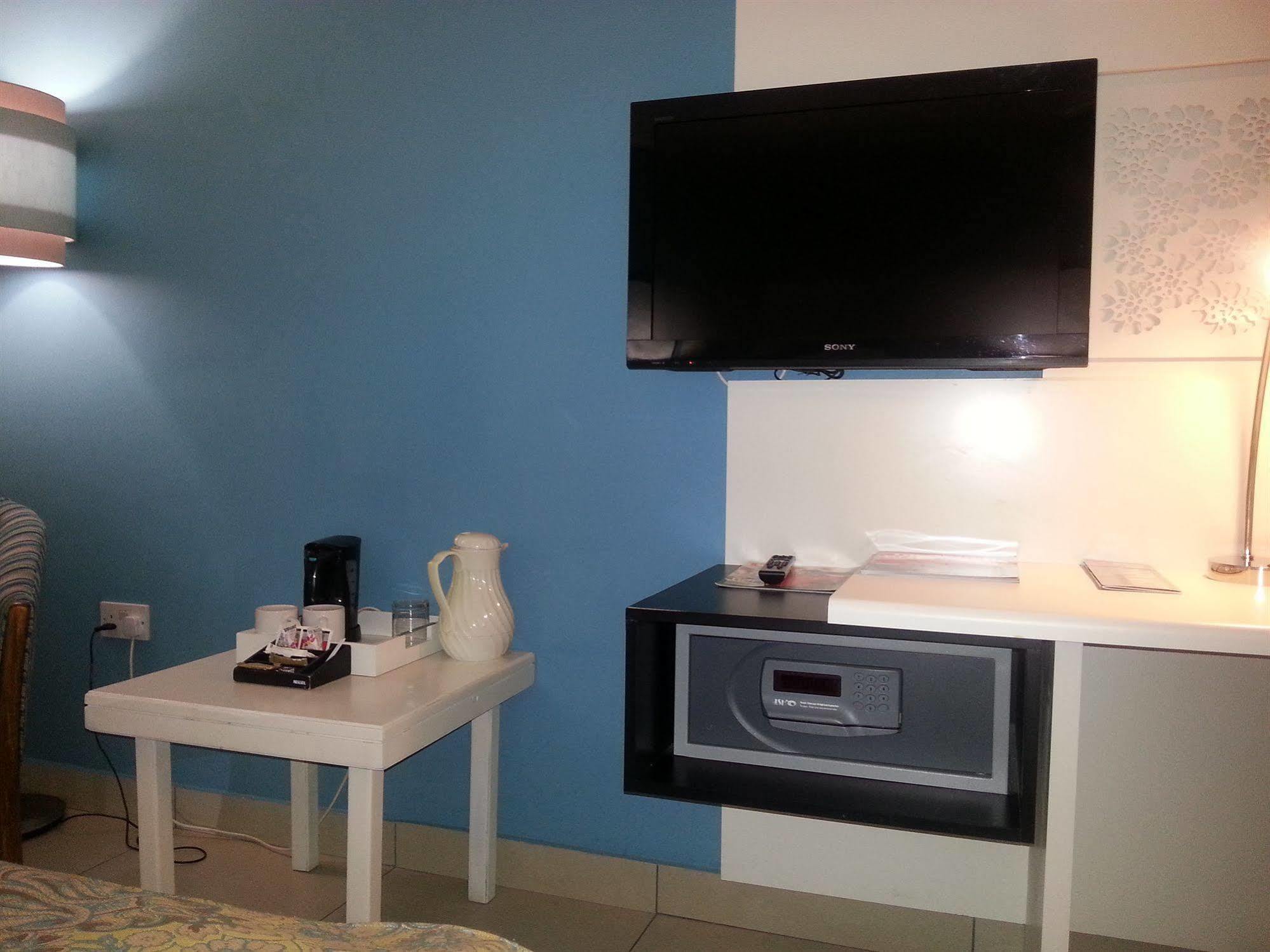 Peermont Metcourt Hotel Francistown Eksteriør bilde