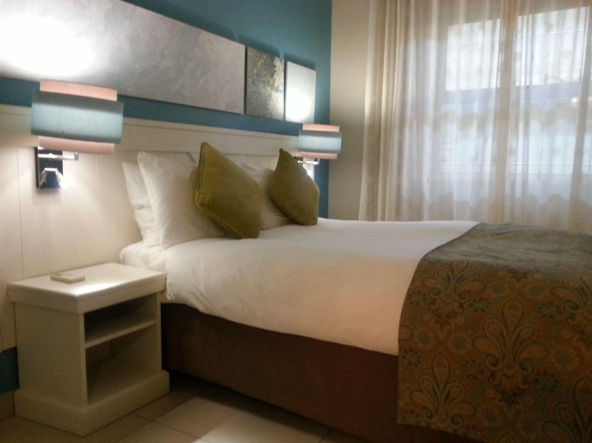 Peermont Metcourt Hotel Francistown Eksteriør bilde