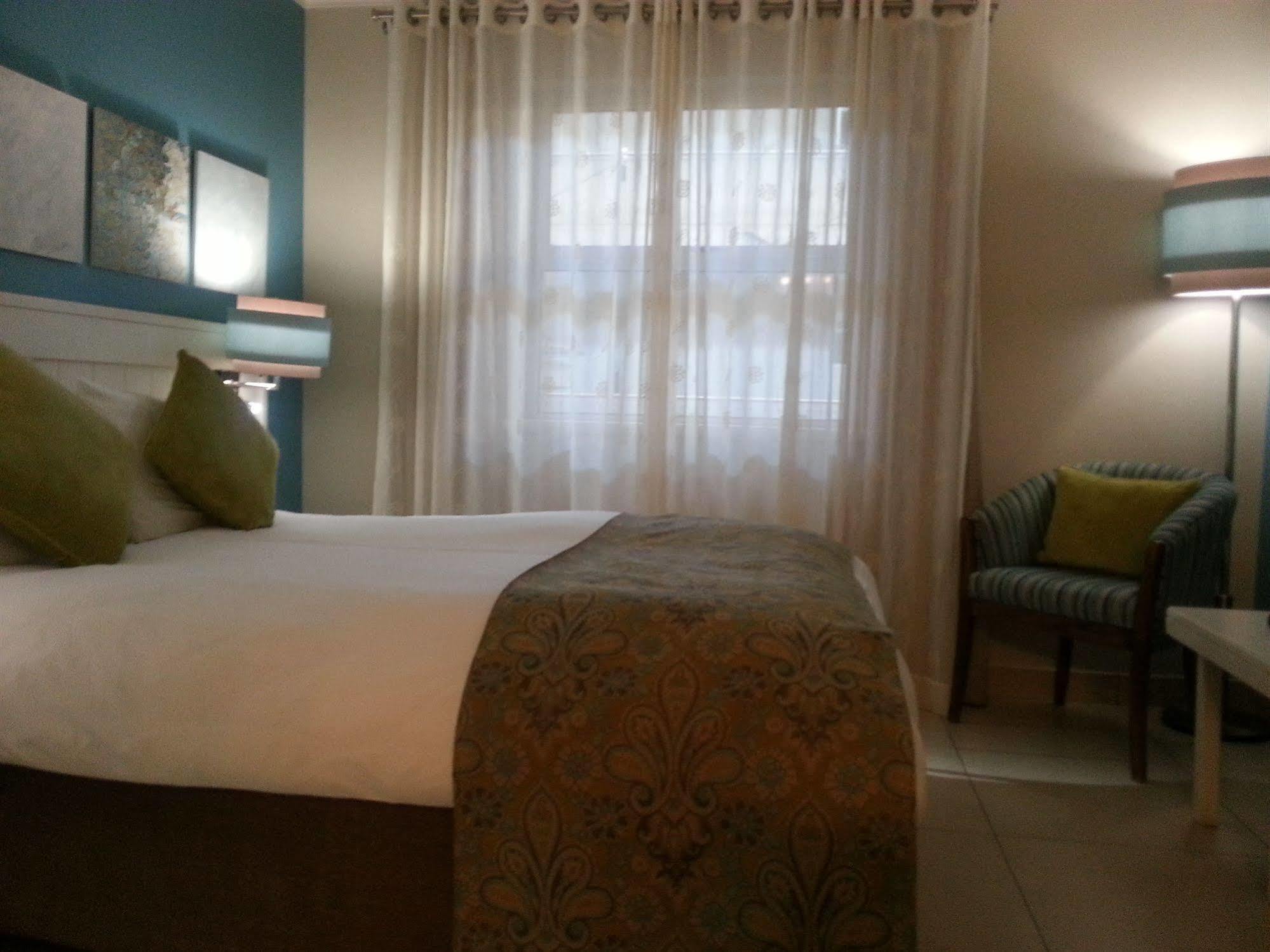 Peermont Metcourt Hotel Francistown Eksteriør bilde