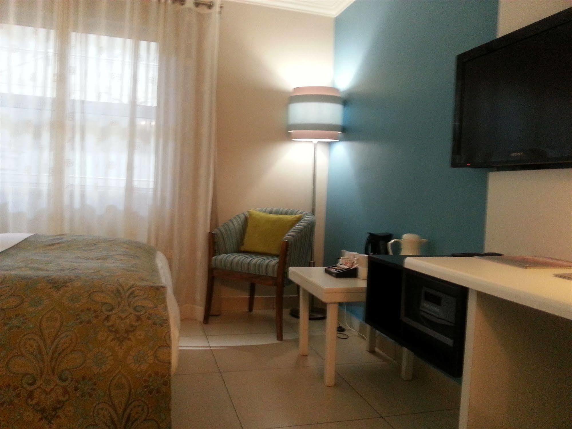 Peermont Metcourt Hotel Francistown Eksteriør bilde