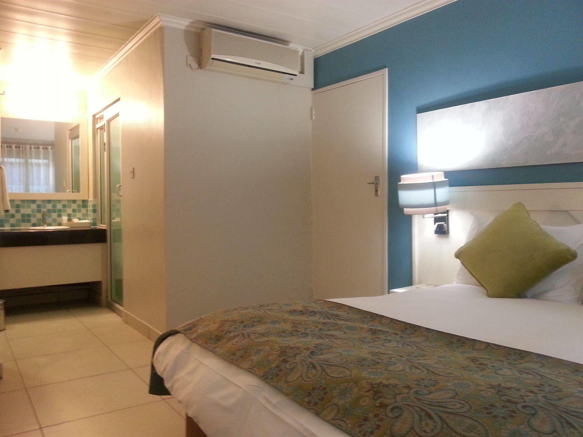Peermont Metcourt Hotel Francistown Eksteriør bilde