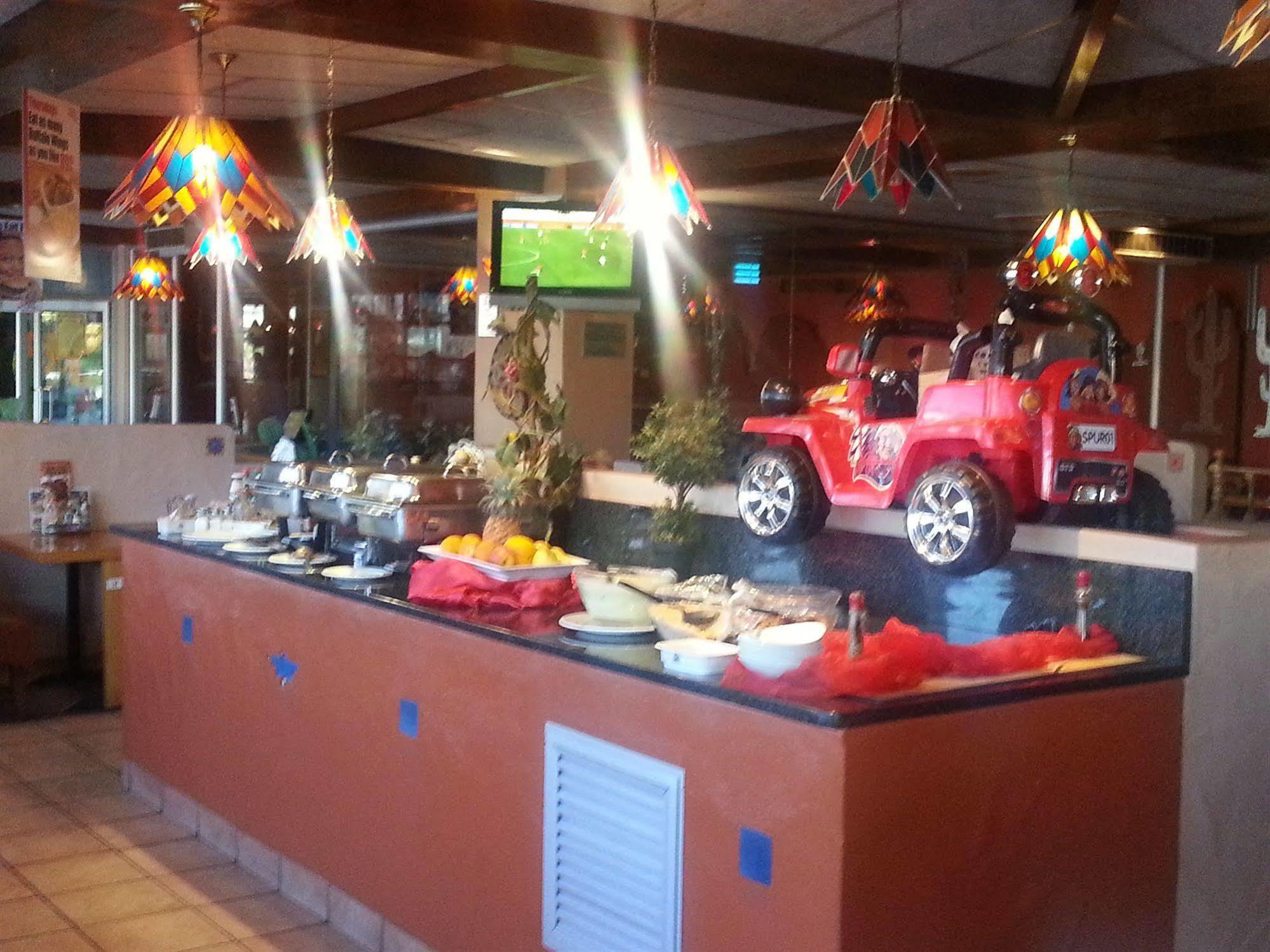 Peermont Metcourt Hotel Francistown Eksteriør bilde